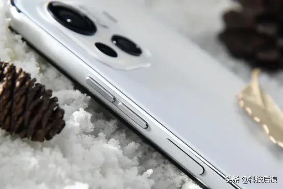 手機外觀千篇一律？2021年3款高顏值手機，送人自用都合適