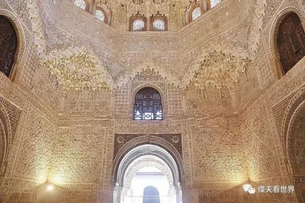 它是伊斯蘭建築的巔峰之作 - 阿爾罕布拉宮