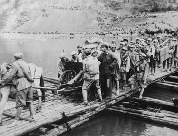 朱老總前線指揮不好？真正帥中之帥，粟裕：我的軍事知識全來自他