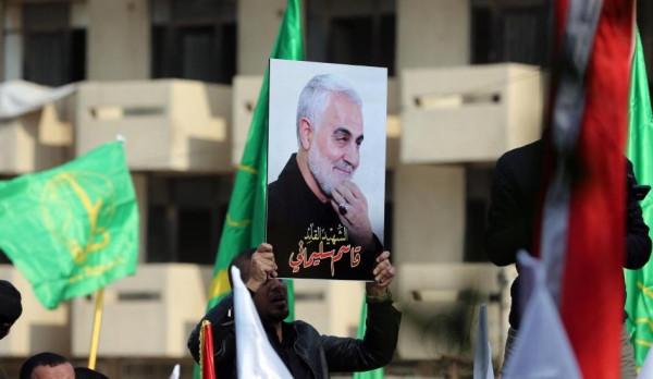 歐盟擬出臺防務檔案，伊朗模擬刺殺特朗普，印度人組隊恆河沐浴