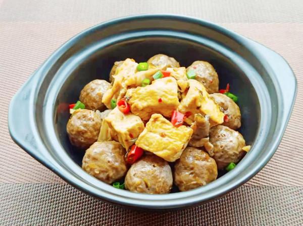 女人冬天手腳冰涼怎麼辦？不要錯過這道燉菜，驅寒保暖，沒肉也香