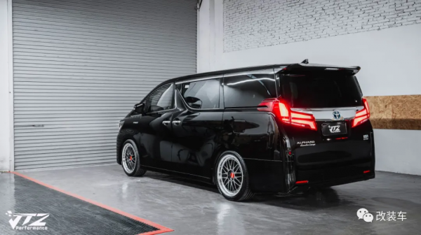 未成年高中生打造素雅埃爾法,全身名牌改件加起來超過16萬 未成年高中生打造素雅埃爾法,全身名牌改件加起來超過16萬