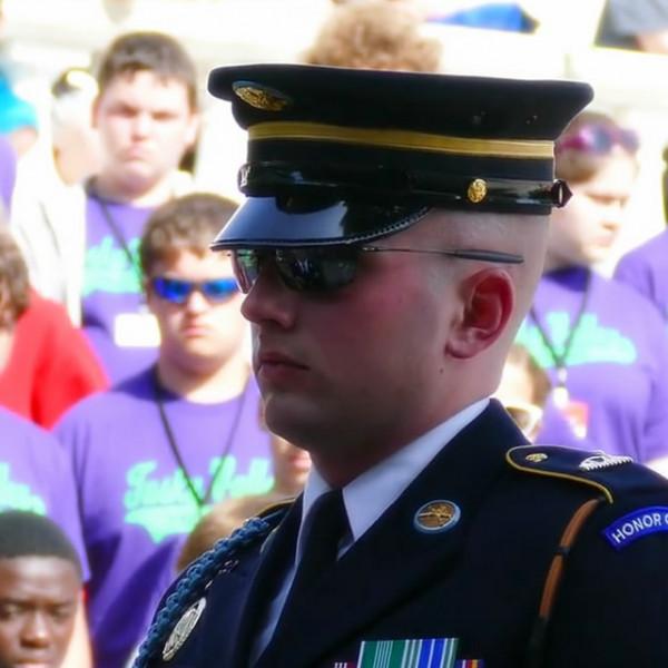 滿滿的儀式感，美國阿靈頓公墓驗槍換崗背後的故事