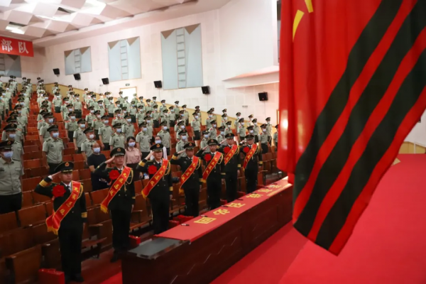 武警警官退役儀式，紀念品亮了