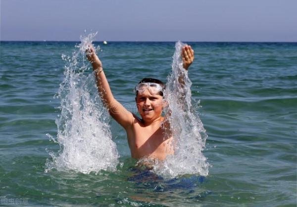 同樣是運動,為什麼游泳後能撒很多尿,而跑步完卻不行?聽專家說 同樣是運動,為什麼游泳後能撒很多尿,而跑步完卻不行?聽專家說