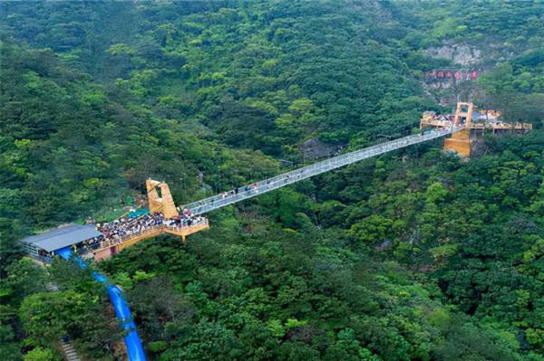 廣東第一座玻璃橋，以險、峻、美而著稱，是冒險愛好者的好去處