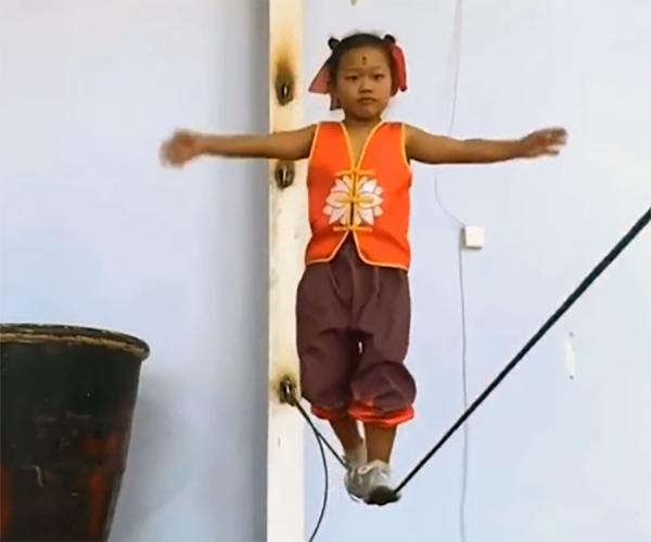 “雜技天才”小明：因雜技影片爆紅網路，用雜技走出大涼山的女孩