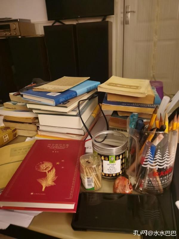 人到中年，一本紙質書拿在手裡還是很養心的