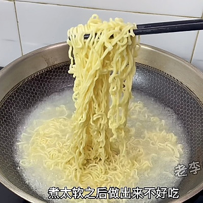 泡麵別老是泡著吃了，試試這樣做吧