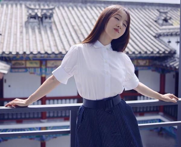 楊鈺瑩真是“逆生長”,白襯衫+裙子造型像學生,50歲保養得很好 楊鈺瑩真是“逆生長”,白襯衫+裙子造型像學生,50歲保養得很好