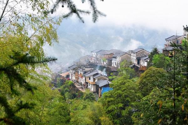 安徽一美麗小眾古村，建在山脊之上，天空景色美不勝收，遊客卻少