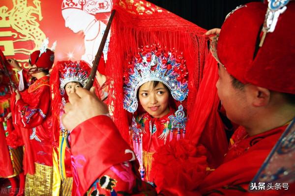 新娘被新郎誤會以死明志,新郎得知訊息,隨新娘一起去了 新娘被新郎誤會以死明志,新郎得知訊息,隨新娘一起去了