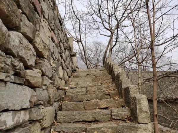 徒步白雲寺渡槽一一絕壁大梯一一上白雲一一白雲寺 徒步白雲寺渡槽一一絕壁大梯一一上白雲一一白雲寺