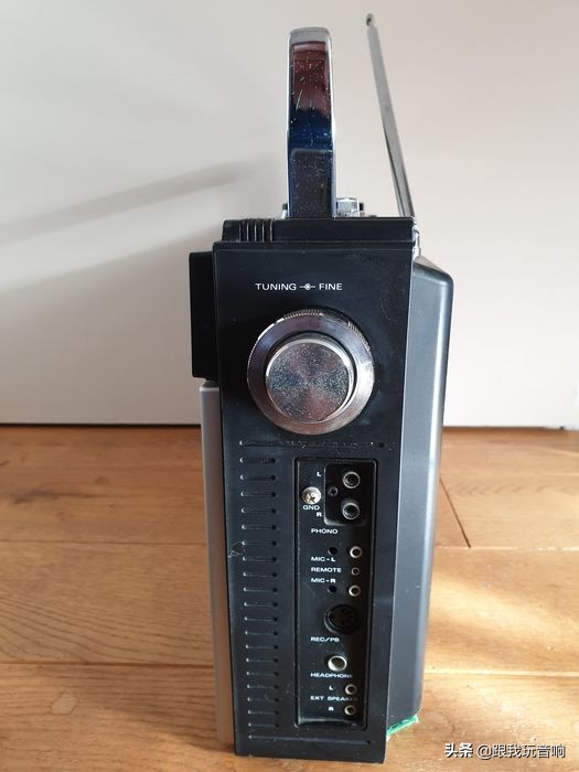 三洋SANYO在1979年推出的M-4500行動式立體聲盒式收錄機音響 三洋SANYO在1979年推出的M-4500行動式立體聲盒式收錄機音響