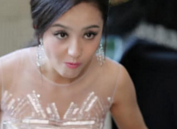 佟麗婭的午餐竟然全都是水果，網友：陳思誠你看到了嗎？