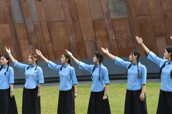 殘忍的敵人連捅她8刀，腸子流了一地，寧死不屈的女英雄崔蘭仙