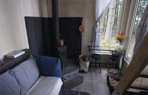 一對夫婦在荒島上住2年,蓋起10㎡蝸居,“離網”的日子簡單快樂 一對夫婦在荒島上住2年,蓋起10㎡蝸居,“離網”的日子簡單快樂