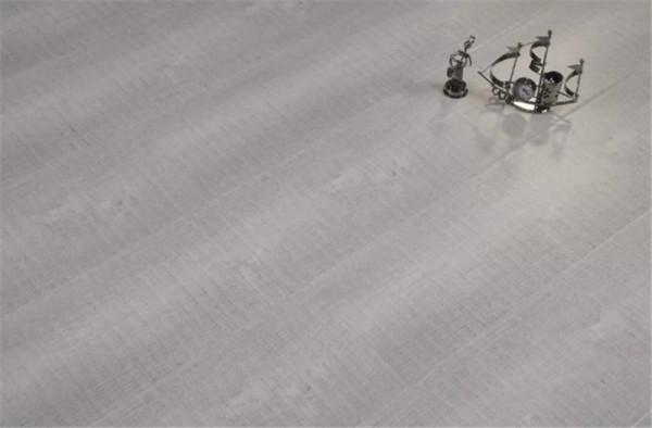 贏牌地板：地面這樣選，冬天不用再忍受瓷磚的冰涼，好看又耐磨