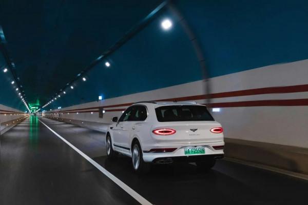 “失去聲浪”的賓利添越如何引人注目 | CAR REVIEWS