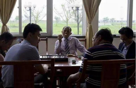 一代賭王堯建雲,一晚賺200萬被砍斷雙腿,最終妻離子散 一代賭王堯建雲,一晚賺200萬被砍斷雙腿,最終妻離子散