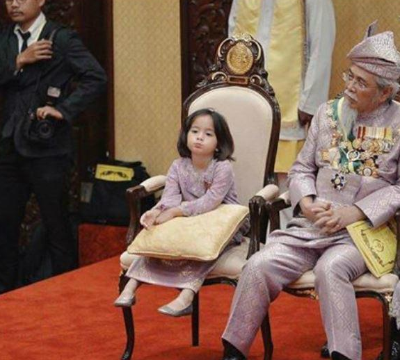 馬來西亞10歲公主：包子臉大眼睛嘟嘴好可愛，比夏洛特還討人喜歡