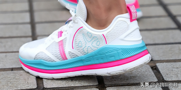 百元售價千元腳感！這3款國產跑鞋揭開了阿迪耐克的“遮羞布”