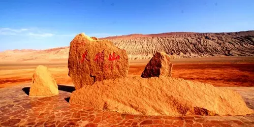 秋天的新疆，美成了桌布