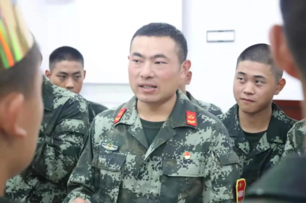 聽100位戰友說,做完這件事再離隊吧 聽100位戰友說,做完這件事再離隊吧