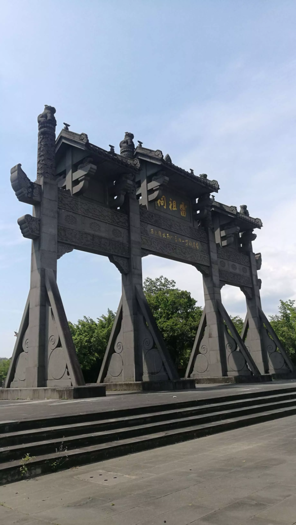 雷州有座千年古祠，全國罕見的五代石人石狗