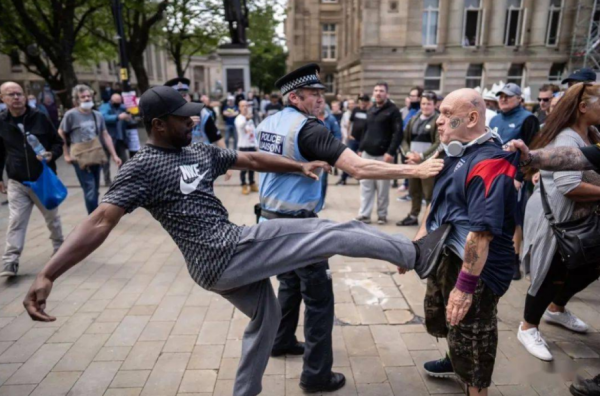 人肉搜尋，全民網暴，這場鬧劇該停了