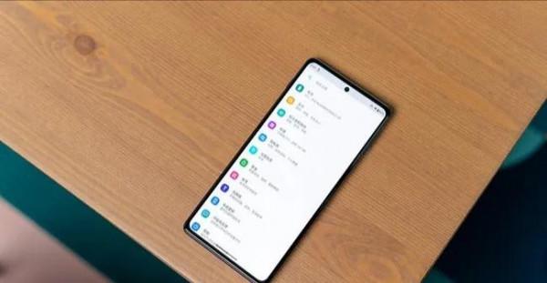 iqooz5和摩托羅拉edge s pro