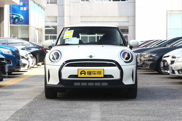 評測MINI，定位3門4座兩廂車，配1.5T渦輪引擎，燃油經濟性不錯