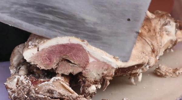 陝西大廚做流動小攤，22元一碗每天限量300碗，想吃只能等