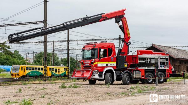 用於救援火車的卡車，8X8驅動，帶您好好看看這輛斯堪尼亞破障車