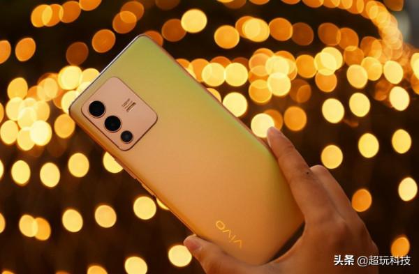 還在手握半斤重？這幾款輕薄手機不妨考慮一下