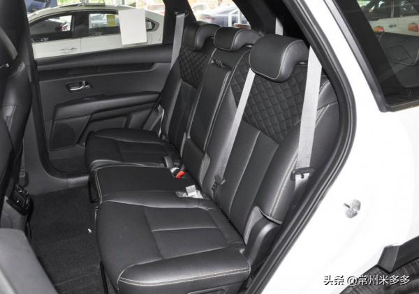 全系2.0T+6擋,跌至15萬還是7座!體驗韓系中型SUV 全系2.0T+6擋,跌至15萬還是7座!體驗韓系中型SUV