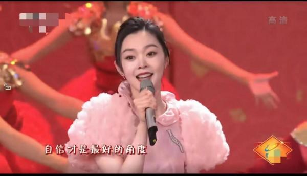 央視元宵晚會：龔俊毛曉彤喜慶，又被馬凡舒美到，新頂流也來了