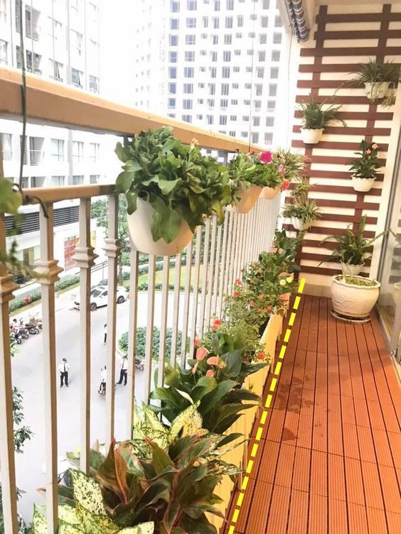 陽臺封不封，我說了算！不封了，護欄上打造包圍式花園，顏值很高