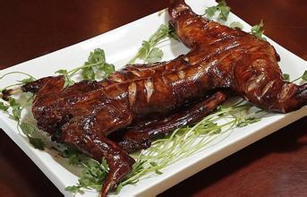 每天600斤食物，一頓飯100道菜，穿越回古代當皇上你能吃到啥？
