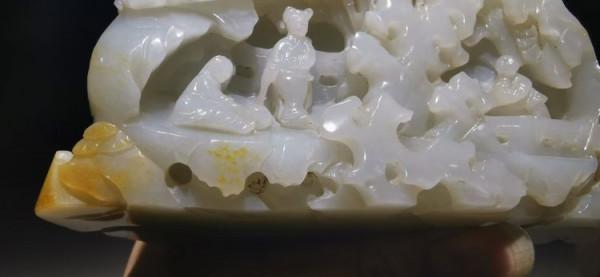 清乾隆工玉山子