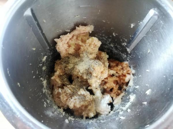 做肉丸時,記得加半碗“水”,出鍋後多做1步,比買的還好吃 做肉丸時,記得加半碗“水”,出鍋後多做1步,比買的還好吃