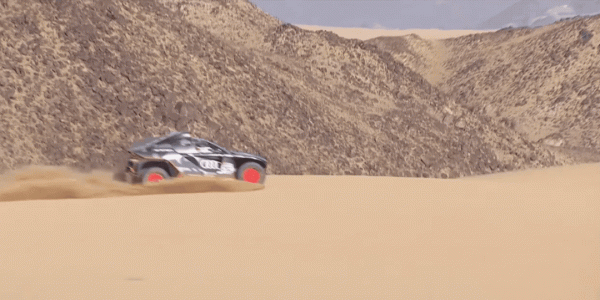 把燃油車按在地上摩擦的達喀爾拉力賽，奧迪還敢用電驅動參加？