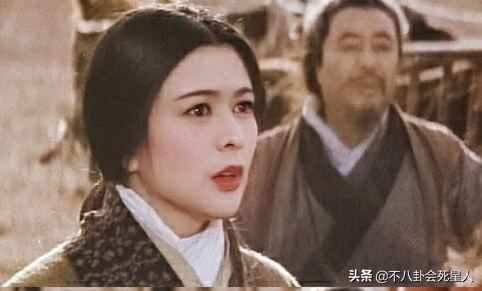 鞋拔子臉、厚嘴唇、顴骨凸出，這5位女港星演的大美人，我不理解