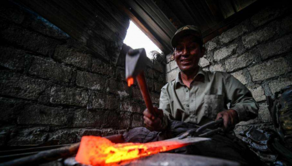 1952年，一鐵匠帶著一封信走進了中南海，毛主席：你應該早些來的