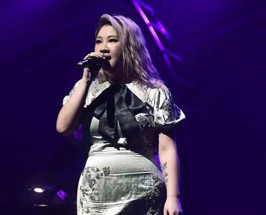 一定要爭氣給媽媽看的鄭欣宜首奪女歌手金獎