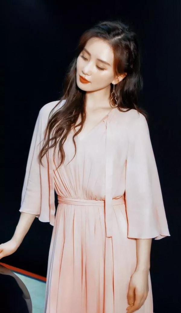 氣質脫俗 美貌無雙劉詩詩