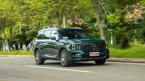 5米長國產大七座，隨便開才7個油，氣場不輸漢蘭達