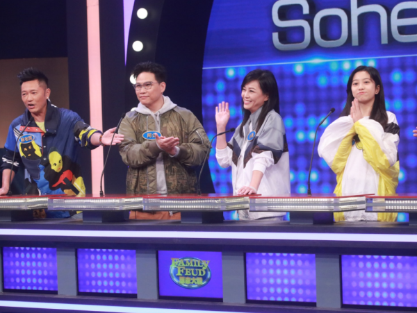 蘇志威一家三口上節目,14歲女兒身高超1米65,遺傳劉小慧美貌 蘇志威一家三口上節目,14歲女兒身高超1米65,遺傳劉小慧美貌