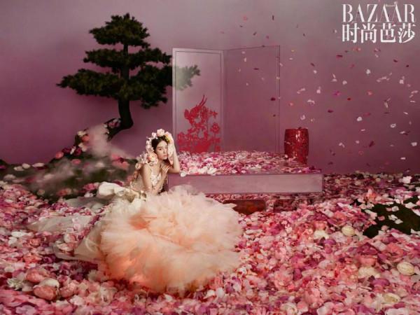 劉詩詩《時尚芭莎》牡丹花間大片 劉詩詩《時尚芭莎》牡丹花間大片