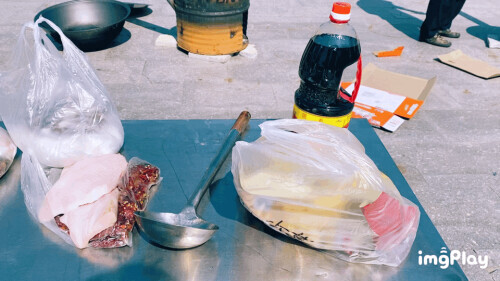 高校支起大鐵鍋做全魚宴！連吃十天不要錢……